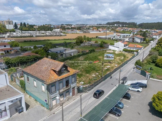 House and surroundings