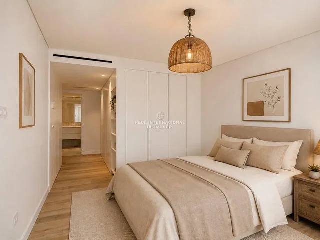 Dormitorio; suelo de madera, luz natural, estilo moderno
