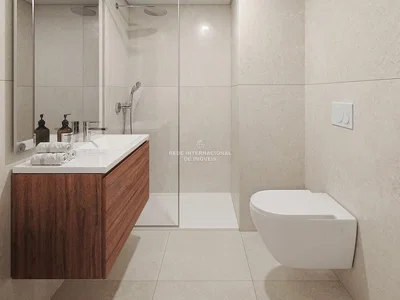 Koupelna; dlažba, po rekonstrukci, přirozené světlo