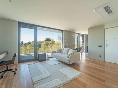 Salon; vue, parquet, lumière naturelle