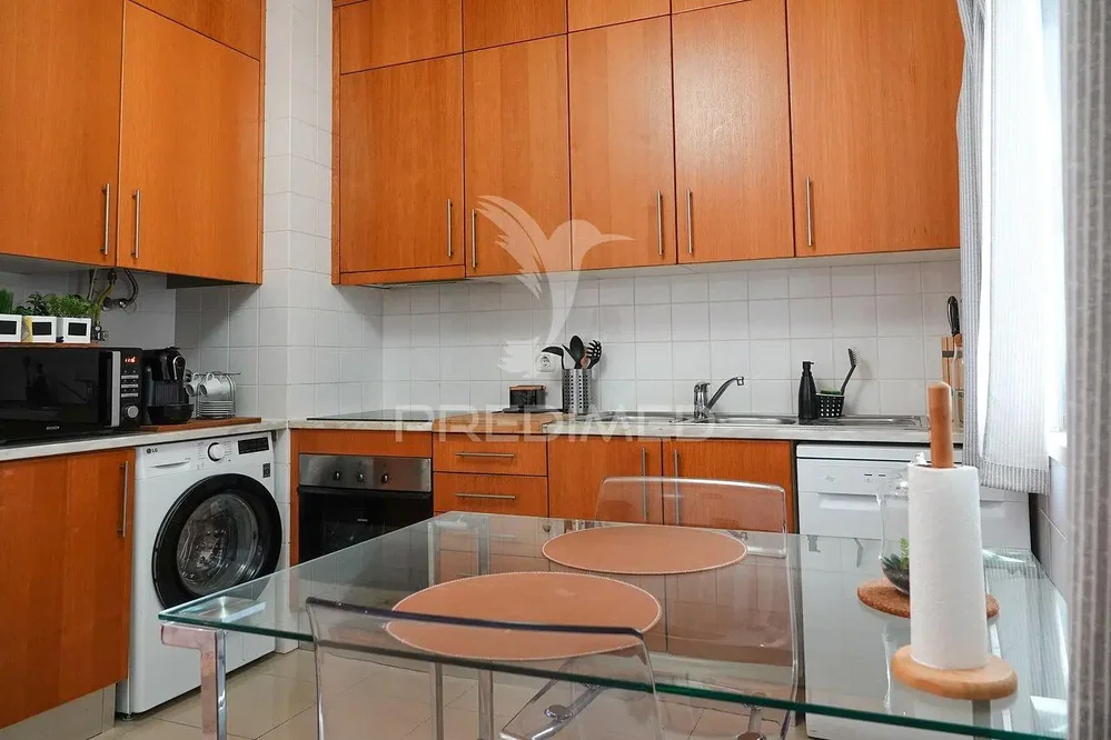 مطبخ; أجهزة المطبخ, أرضية من البلاط