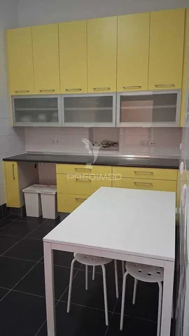 Kuhinja; pločice, kućanski aparati