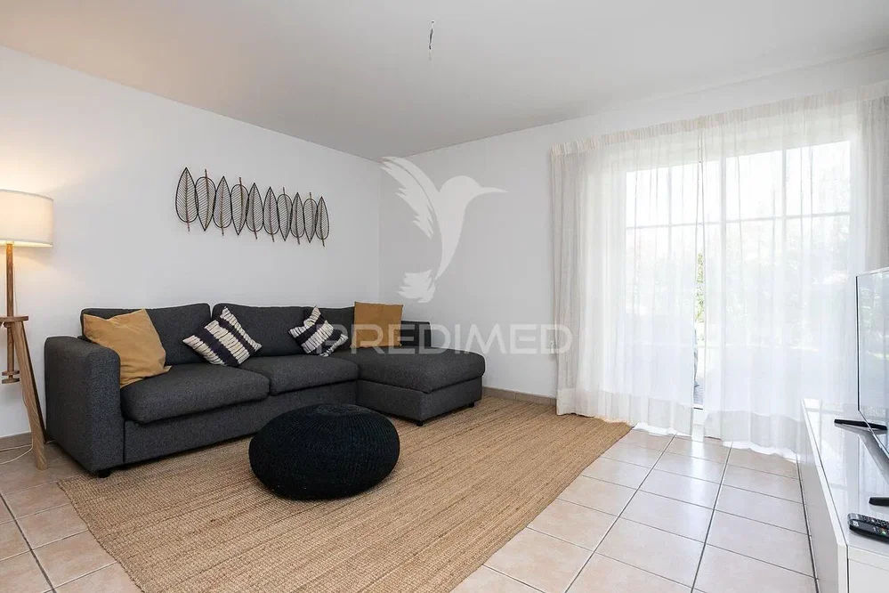 Wohnzimmer; tageslicht, fliesenboden