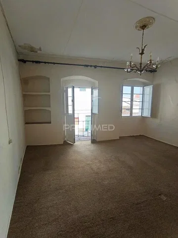Other; needs renovation, natural light
