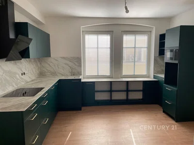 Cuisine; électroménager, lumière naturelle, rénové, carrelage