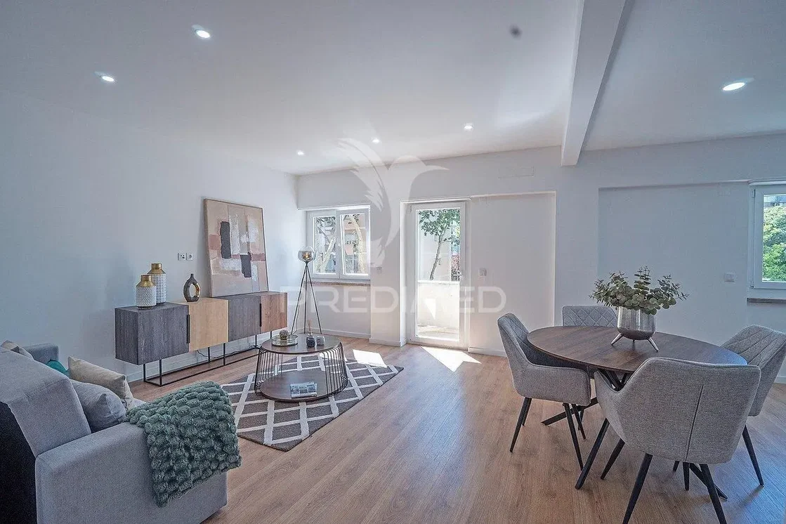Wohnzimmer; holzboden, tageslicht, moderner stil