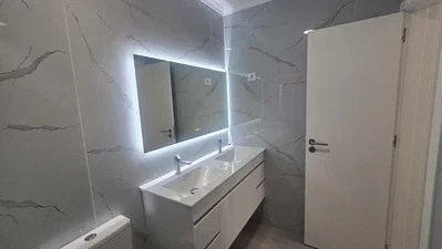 Banyo; fayans zemin, ahşap kirişler, tadilatlı, doğal ışık