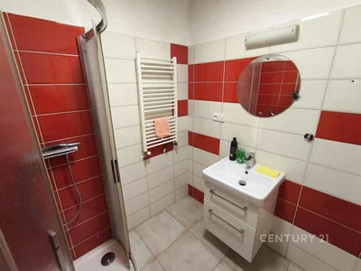 Koupelna; dlažba, po rekonstrukci