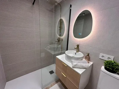 Kupaonica; renoviran, prirodna svjetlost, moderan stil, pločice