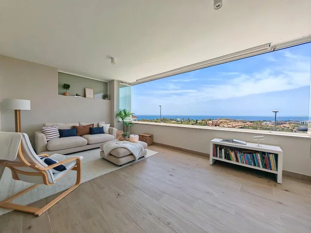 Sala de estar; vista, chão de madeira, luz natural