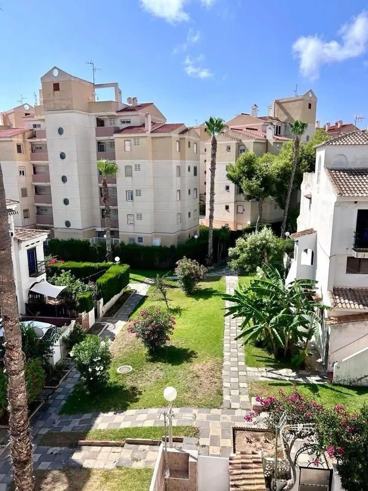 Kuća i okolina; prirodno svjetlo, pogled
