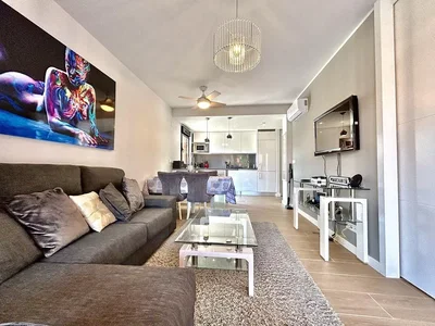 Salon; lumière naturelle, style moderne, parquet