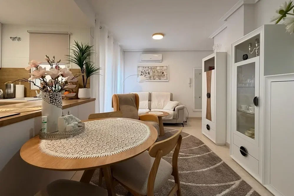 Kitchen; kitchen appliances, natural light, modern style