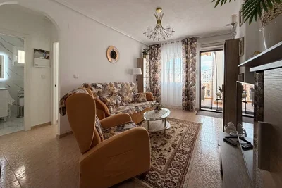 Salon; lumière naturelle, carrelage