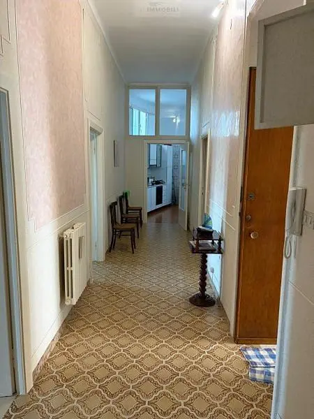 Ostale; potrebna renovacija, prirodna svjetlost