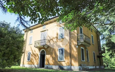 House and surroundings