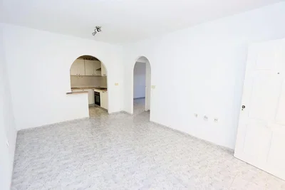 Dnevni boravak; pločice, prirodna svjetlost