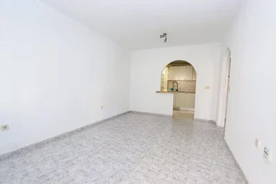 Dnevni boravak; pločice, prirodna svjetlost