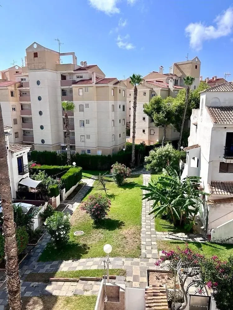 Maison et environs; lumière naturelle, vue