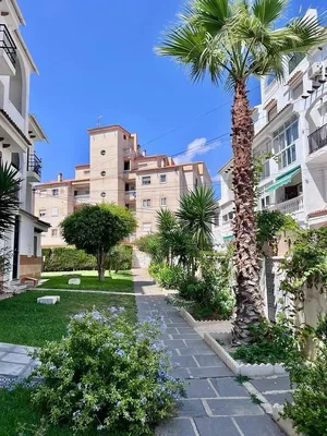 Maison et environs; lumière naturelle, vue