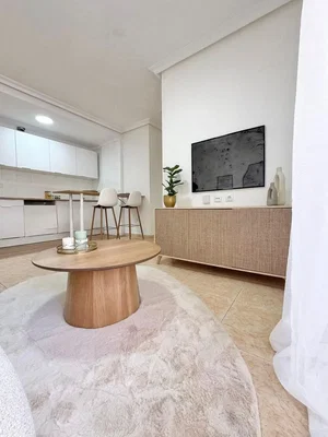 Salon; parquet, carrelage, lumière naturelle, style moderne, électroménager