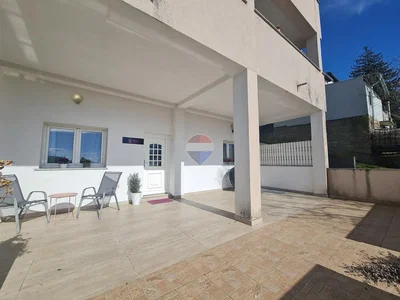 Terrasse; carrelage, lumière naturelle