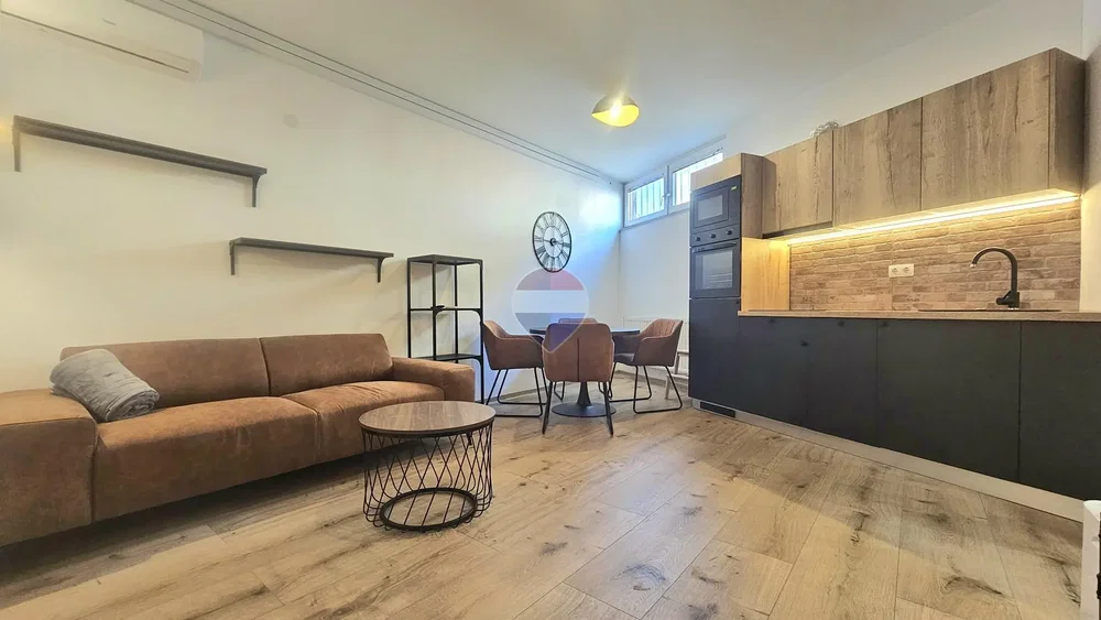 Wohnzimmer; holzboden, tageslicht, moderner stil, küchengeräte