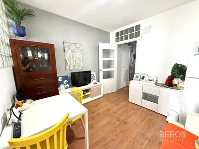 Salon; parquet, lumière naturelle, style moderne