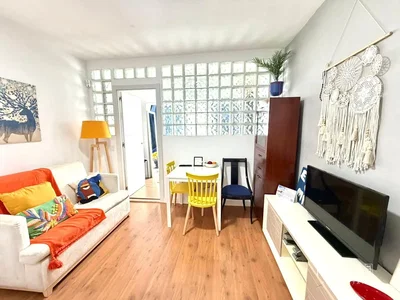 Salon; lumière naturelle, parquet, style moderne