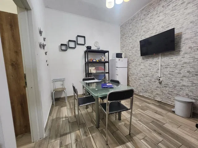 Kitchen; kitchen appliances, wood floor, natural light