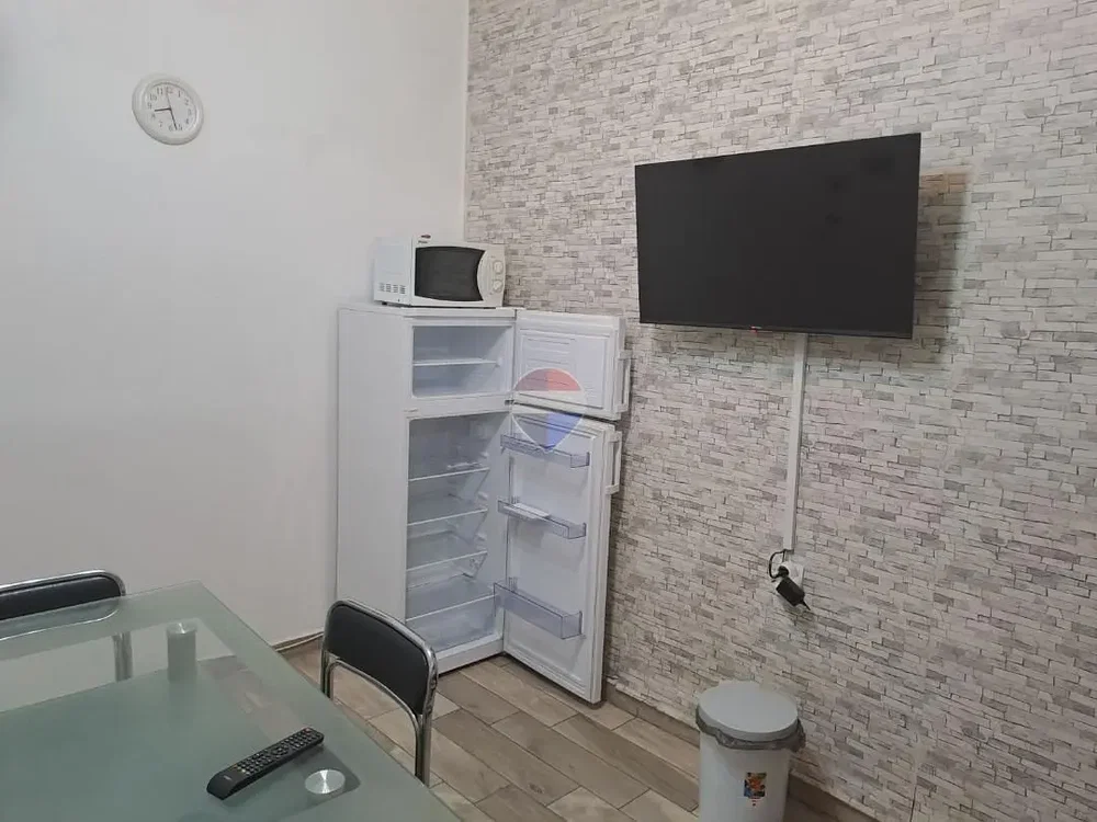 Kuchyňa; kuchynské spotrebiče, dlažba
