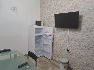 Kuchyňa; kuchynské spotrebiče, dlažba