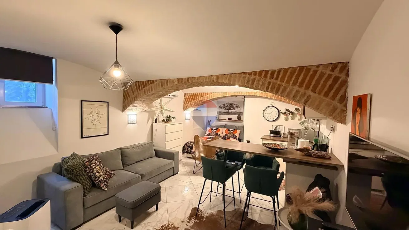Salon; carrelage, lumière naturelle