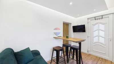 Wohnzimmer; holzboden, tageslicht