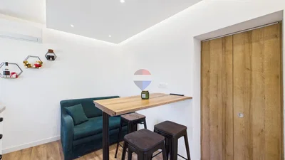Wohnzimmer; holzboden, tageslicht, moderner stil