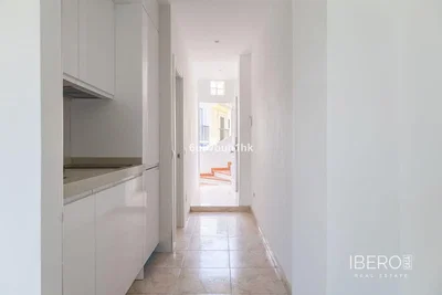 Кухиња; плочице, природно светло