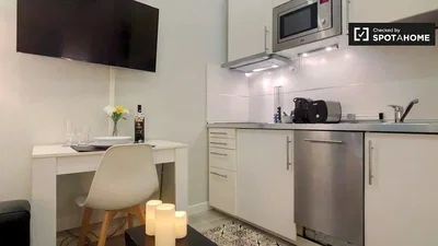 Kitchen; kitchen appliances, natural light