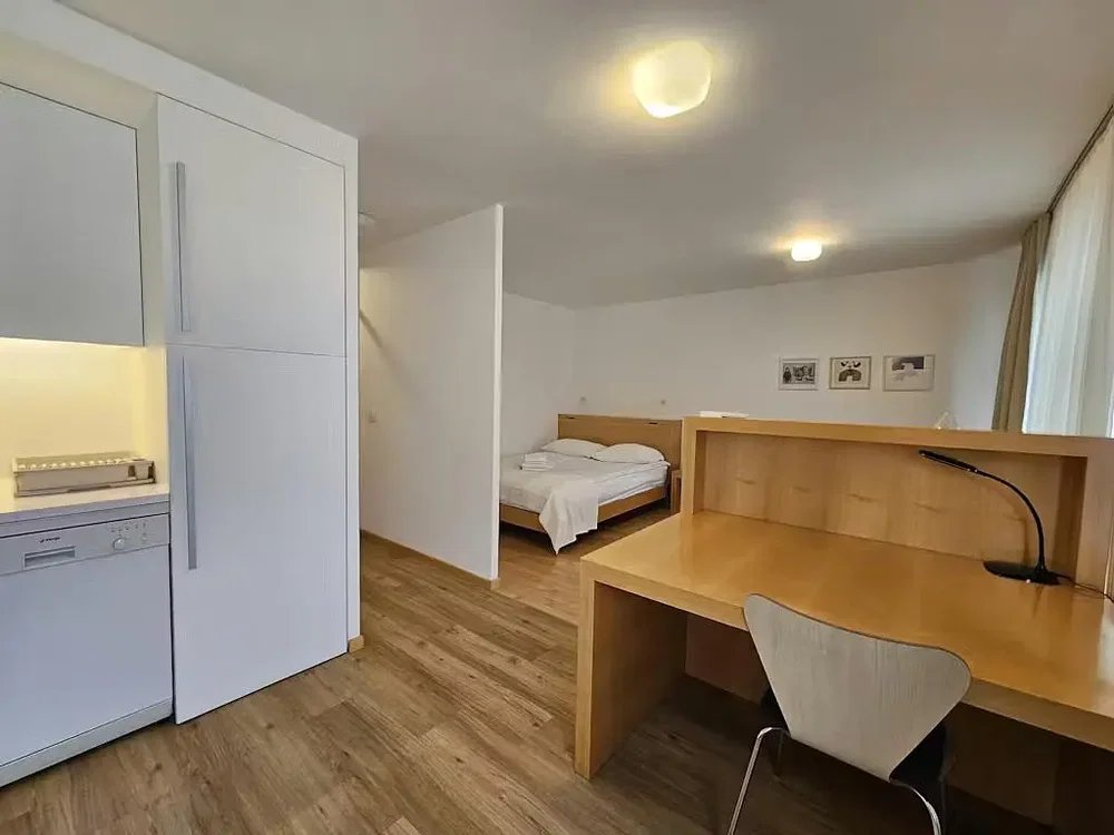 Schlafzimmer; küchengeräte, holzboden, tageslicht