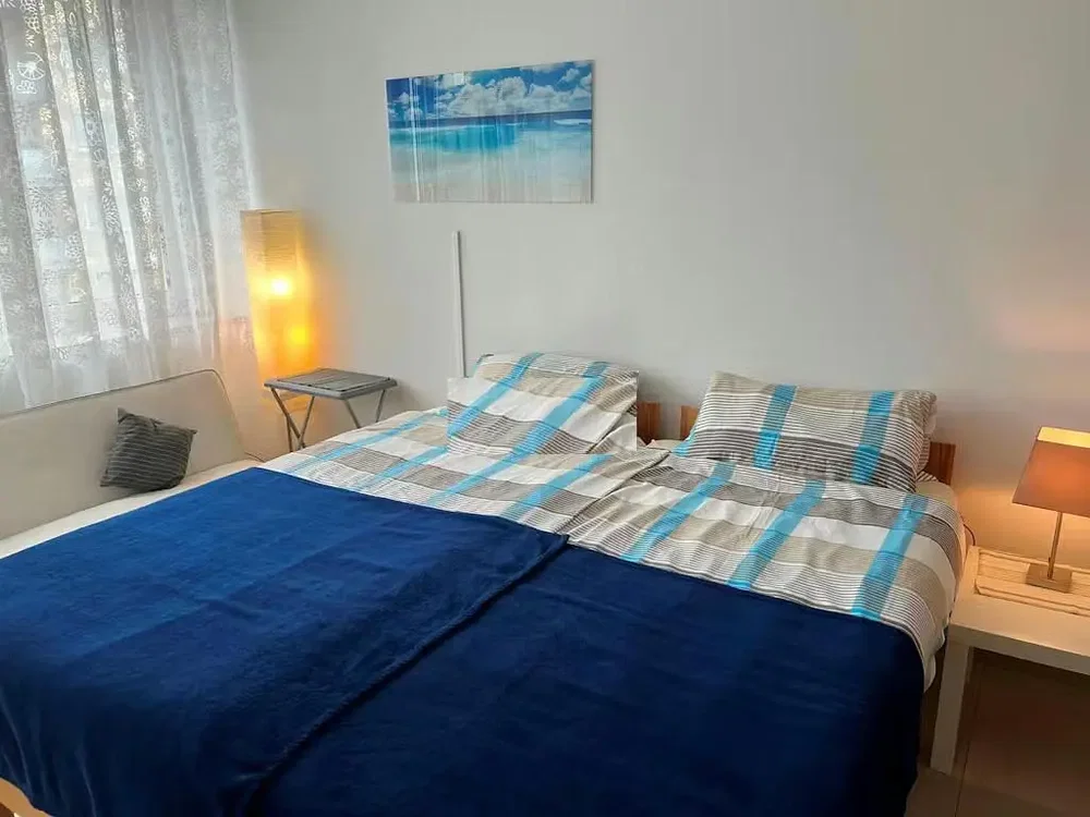 Yatak odası; doğal ışık, modern stil