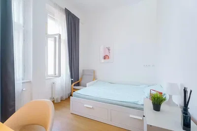 Chambre; lumière naturelle, parquet
