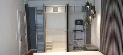 Yatak odası; ahşap zemin, tadilatlı, doğal ışık