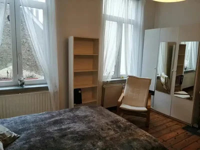 Schlafzimmer; holzboden, tageslicht