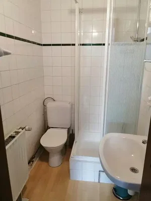 Toilette; fliesenboden
