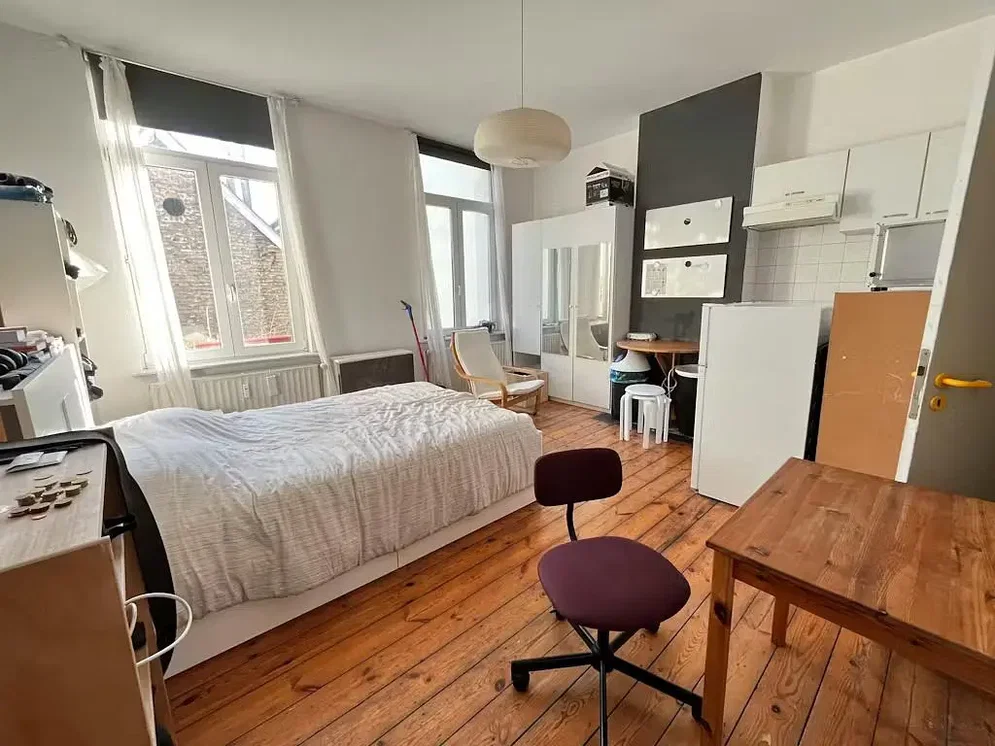 Schlafzimmer; holzboden, tageslicht