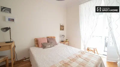 Schlafzimmer; holzboden, tageslicht