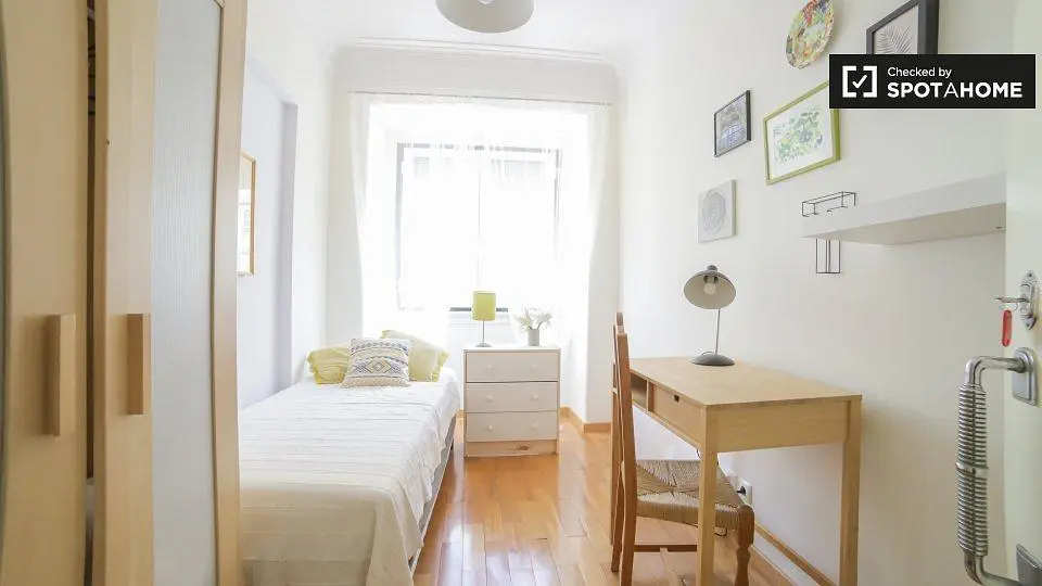 Schlafzimmer; tageslicht, holzboden, moderner stil