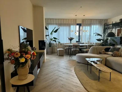 Salon; parquet, lumière naturelle, style moderne