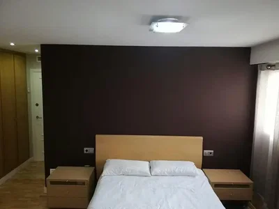 Spavaća soba; prirodno svjetlo, drveni pod