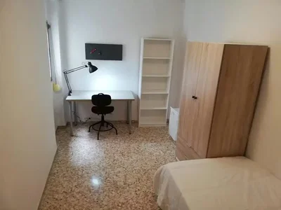 Spavaća soba; prirodno svjetlo, pločice