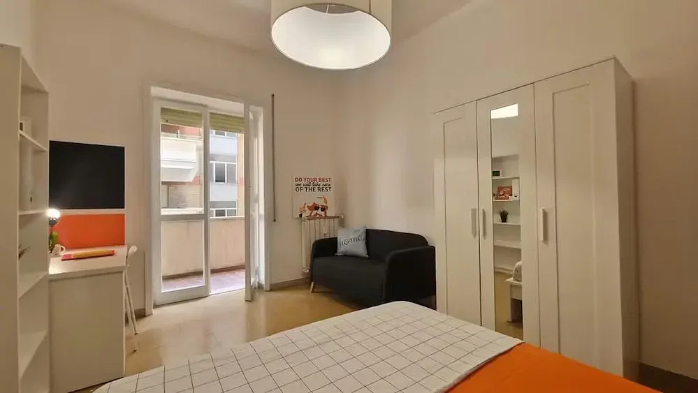 Schlafzimmer; tageslicht, holzboden